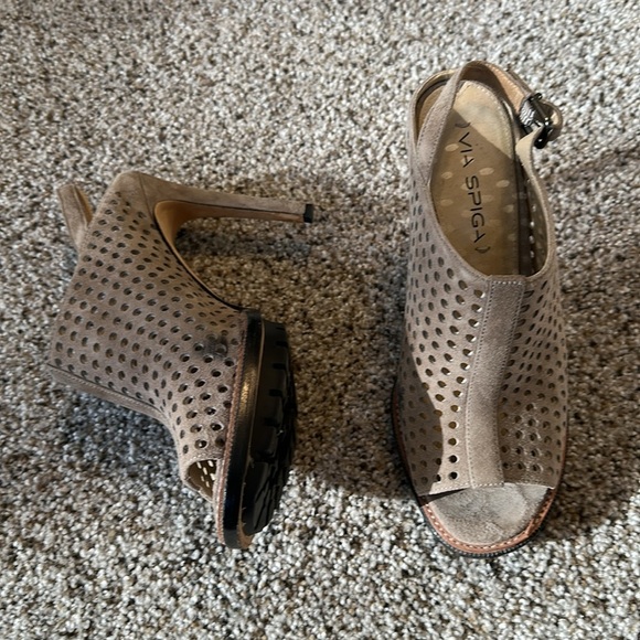 Via Spiga Suede perforated Peep Toe Heels, 7M, EUR 37.5, VGUC - Picture 2 of 8